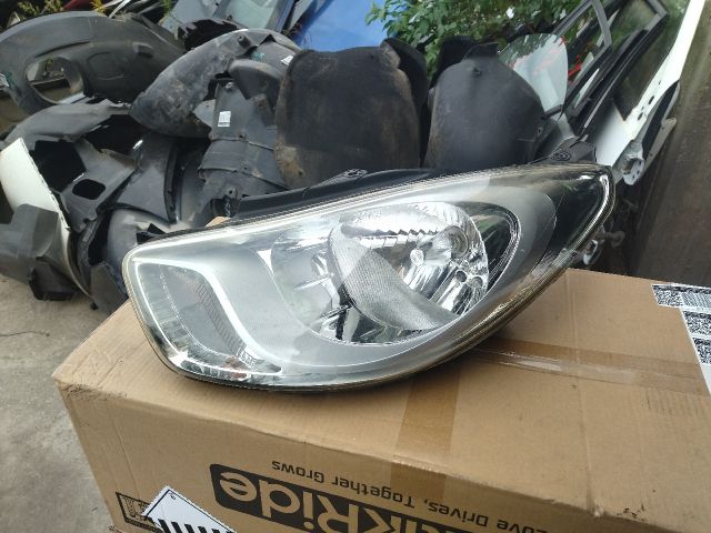 bontott HYUNDAI i10 Bal Fényszóró