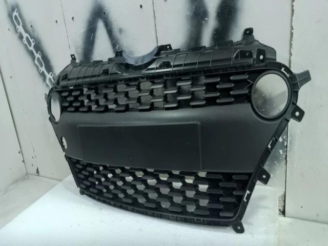 bontott HYUNDAI i10 Első Lökhárító Alsó Középső Díszrács