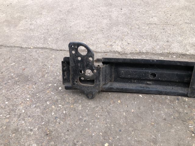 bontott HYUNDAI i10 Első Lökhárító Merevítő (Fém)