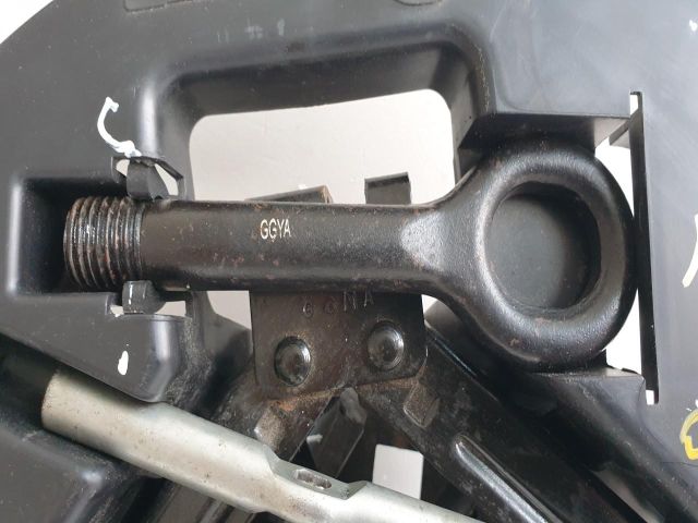 bontott HYUNDAI i10 Emelő