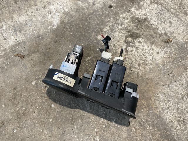 bontott HYUNDAI i10 Hátsó Ködzárófény Kapcsoló