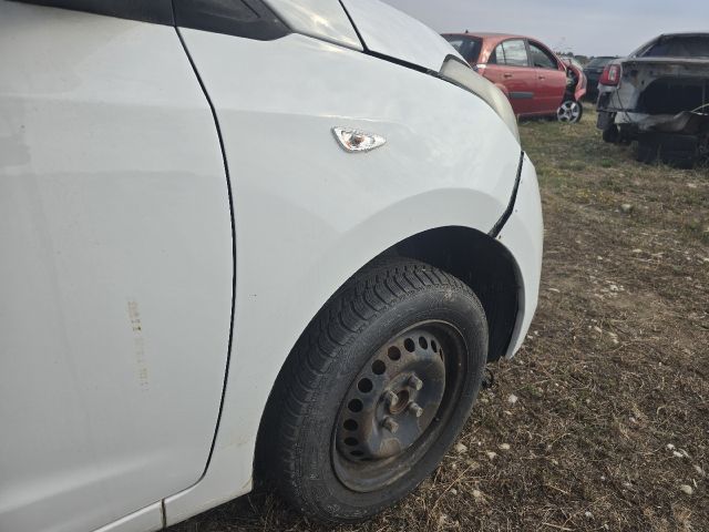 bontott HYUNDAI i10 Jobb első Sárvédő