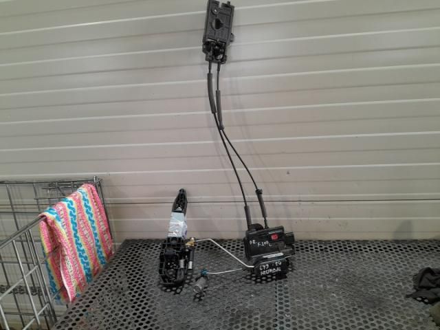 bontott HYUNDAI i10 Jobb első Zsanér