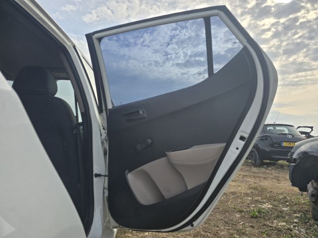 bontott HYUNDAI i10 Jobb hátsó Ajtó (Üres lemez)
