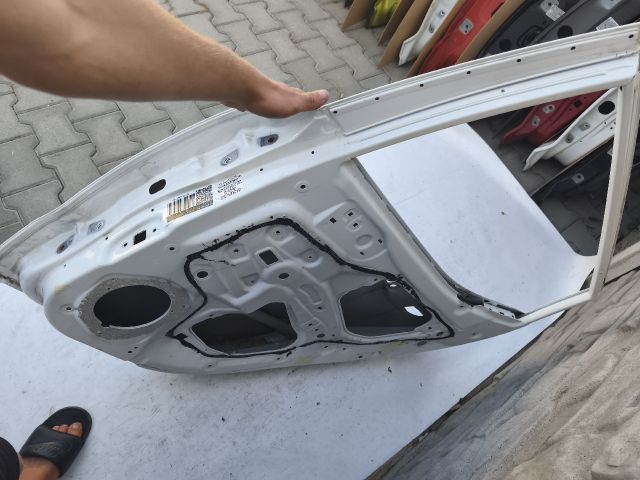 bontott HYUNDAI i10 Jobb hátsó Ajtó (Üres lemez)