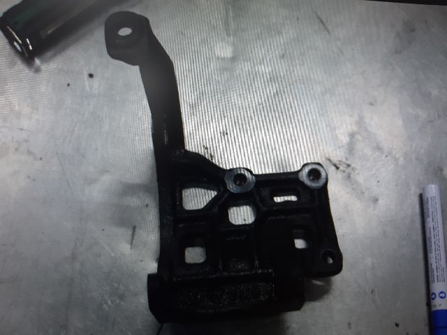 bontott HYUNDAI i10 Klímakompresszor Tartó Bak