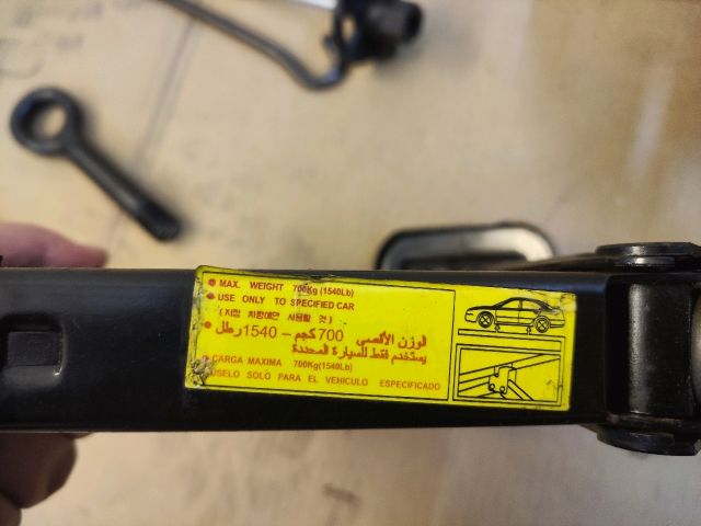 bontott HYUNDAI i10 Pótkerék Szerszámtartó