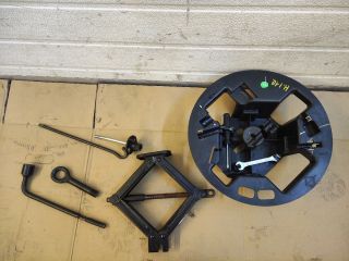 bontott HYUNDAI i10 Pótkerék Szerszámtartó