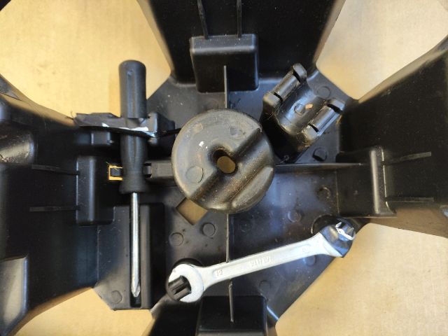 bontott HYUNDAI i10 Pótkerék Szerszámtartó