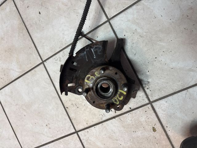 bontott HYUNDAI i20 Bal első Csonkállvány Kerékaggyal