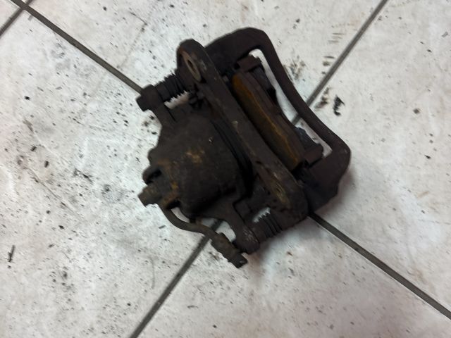 bontott HYUNDAI i20 Bal első Féknyereg Munkahengerrel