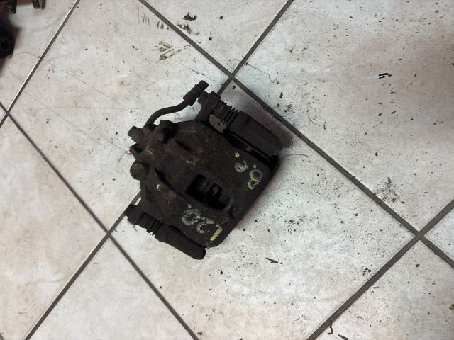 bontott HYUNDAI i20 Bal első Féknyereg Munkahengerrel