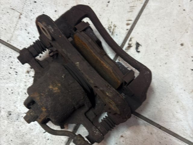 bontott HYUNDAI i20 Bal első Féknyereg Munkahengerrel