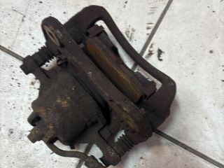 bontott HYUNDAI i20 Bal első Féknyereg Munkahengerrel