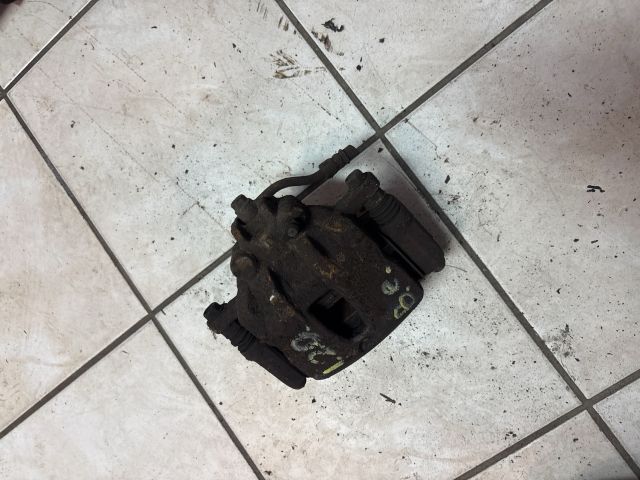 bontott HYUNDAI i20 Bal első Féknyereg Munkahengerrel