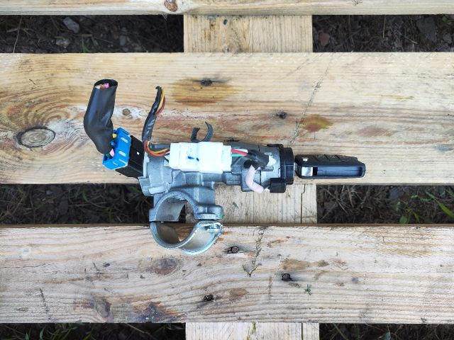 bontott HYUNDAI i20 Gyújtáskapcsoló Házzal