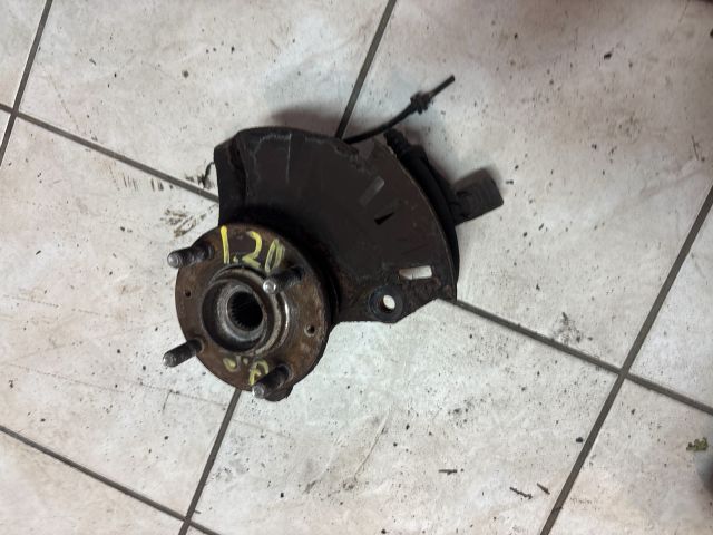 bontott HYUNDAI i20 Jobb első Csonkállvány Kerékaggyal