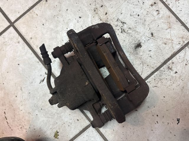 bontott HYUNDAI i20 Jobb első Féknyereg Munkahengerrel