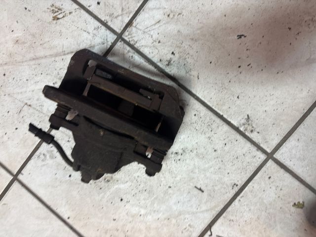 bontott HYUNDAI i20 Jobb első Féknyereg Munkahengerrel