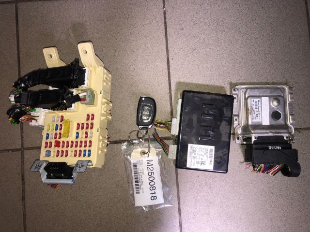 bontott HYUNDAI i20 Motorvezérlő