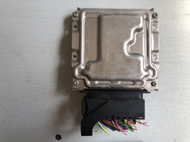 bontott HYUNDAI i20 Motorvezérlő