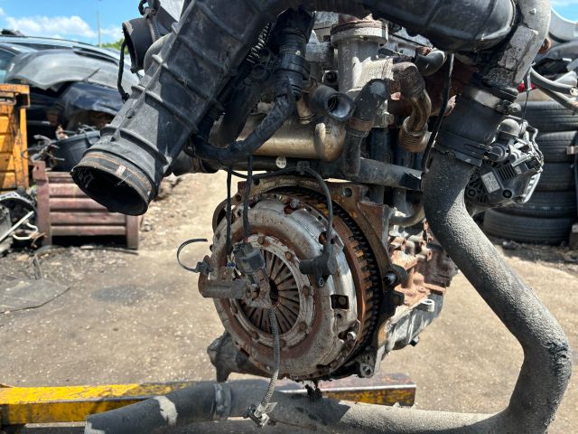 bontott HYUNDAI i20 Komplett Motor (Segédberendezésekkel)