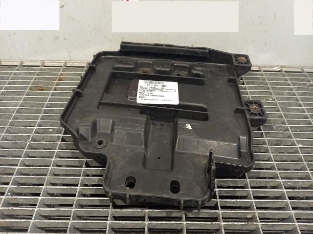 bontott HYUNDAI i20 Akkumulátor Tartó