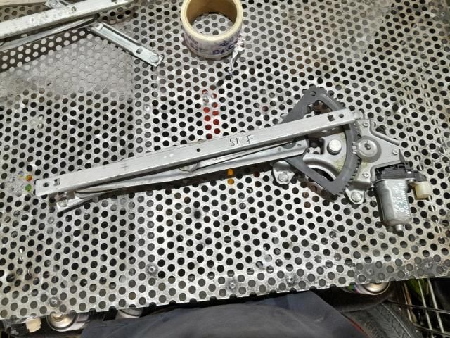 bontott HYUNDAI i20 Bal első Ablakemelő Szerkezet (Elektromos)