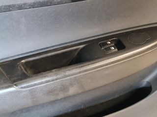 bontott HYUNDAI i20 Bal első Ajtó Kárpit