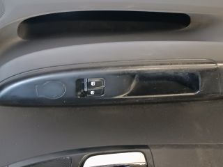 bontott HYUNDAI i20 Bal első Ajtó Kárpit