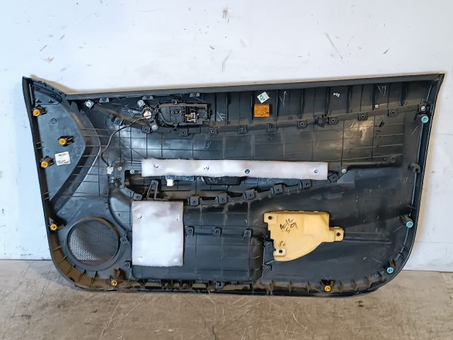 bontott HYUNDAI i20 Bal első Ajtó Kárpit