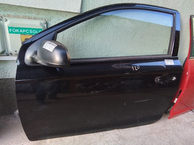 bontott HYUNDAI i20 Bal első Ajtó (Részeivel)