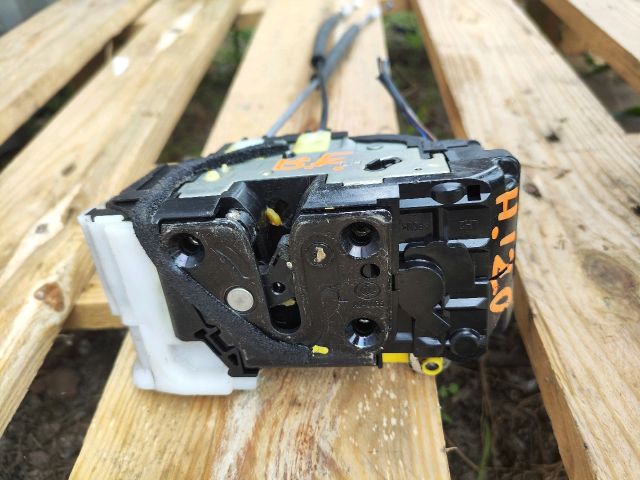 bontott HYUNDAI i20 Bal első Ajtózár