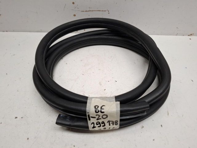 bontott HYUNDAI i20 Bal első Gumikéder