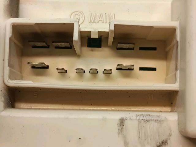 bontott HYUNDAI i20 Biztosítéktábla Utastér