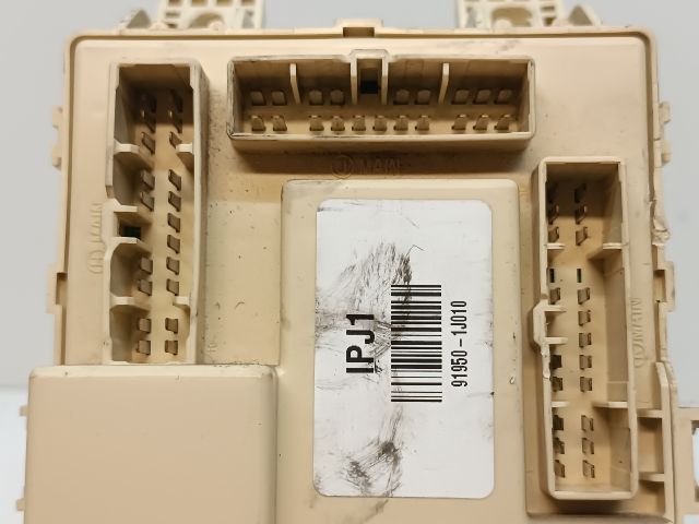 bontott HYUNDAI i20 Biztosítéktábla Utastér