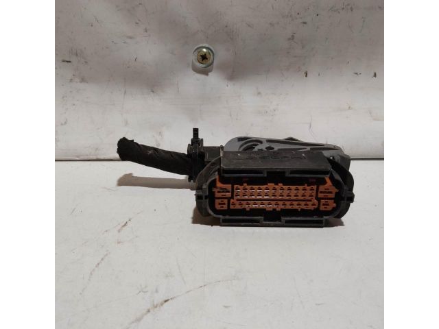 bontott HYUNDAI i20 Csatlakozó