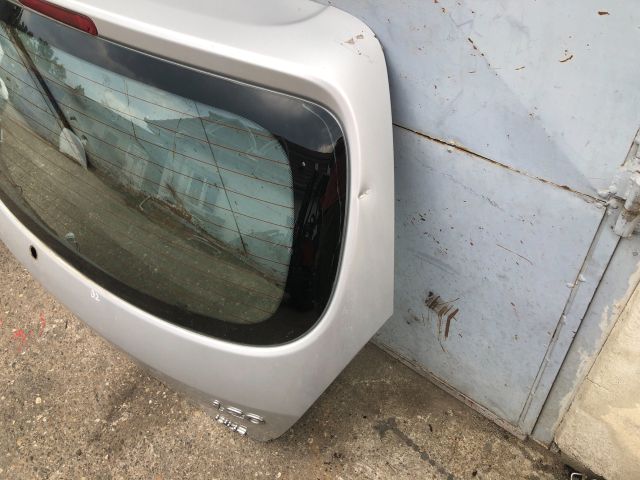 bontott HYUNDAI i20 Csomagtérajtó (Részeivel)