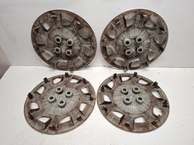 bontott HYUNDAI i20 Dísztárcsa (1 db)