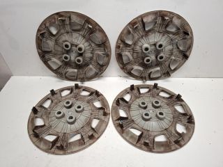 bontott HYUNDAI i20 Dísztárcsa (1 db)