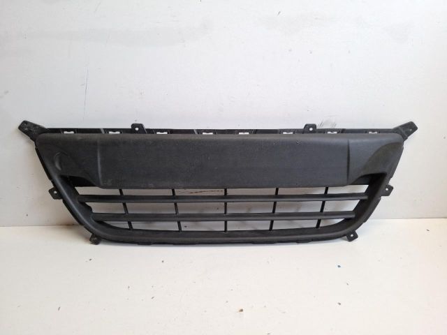 bontott HYUNDAI i20 Első Lökhárító Alsó Középső Díszrács