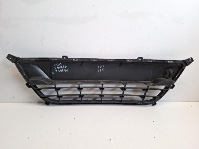 bontott HYUNDAI i20 Első Lökhárító Alsó Középső Díszrács