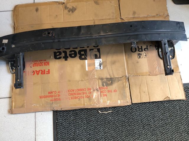 bontott HYUNDAI i20 Első Lökhárító Merevítő (Fém)