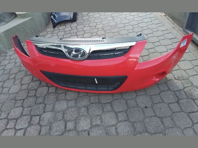 bontott HYUNDAI i20 Első Lökhárító (Részeivel)