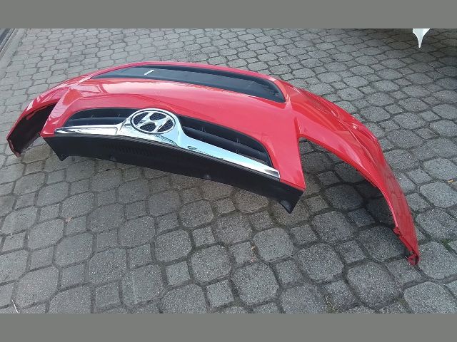 bontott HYUNDAI i20 Első Lökhárító (Részeivel)
