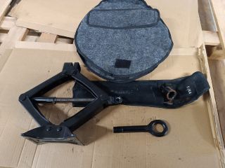 bontott HYUNDAI i20 Emelő