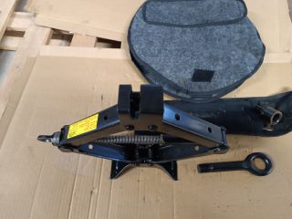 bontott HYUNDAI i20 Emelő