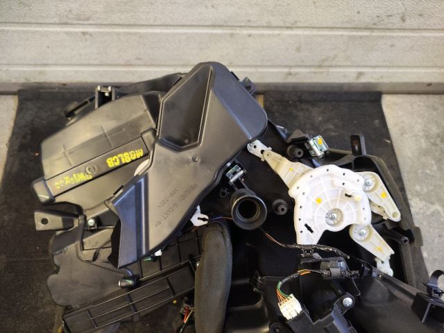 bontott HYUNDAI i20 Fűtés Box