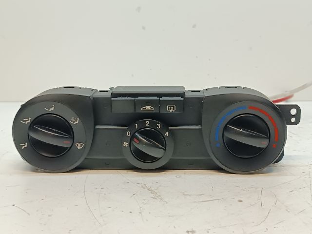 bontott HYUNDAI i20 Fűtéskapcsoló (Nem klímás)