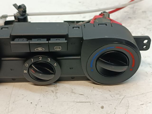 bontott HYUNDAI i20 Fűtéskapcsoló (Nem klímás)